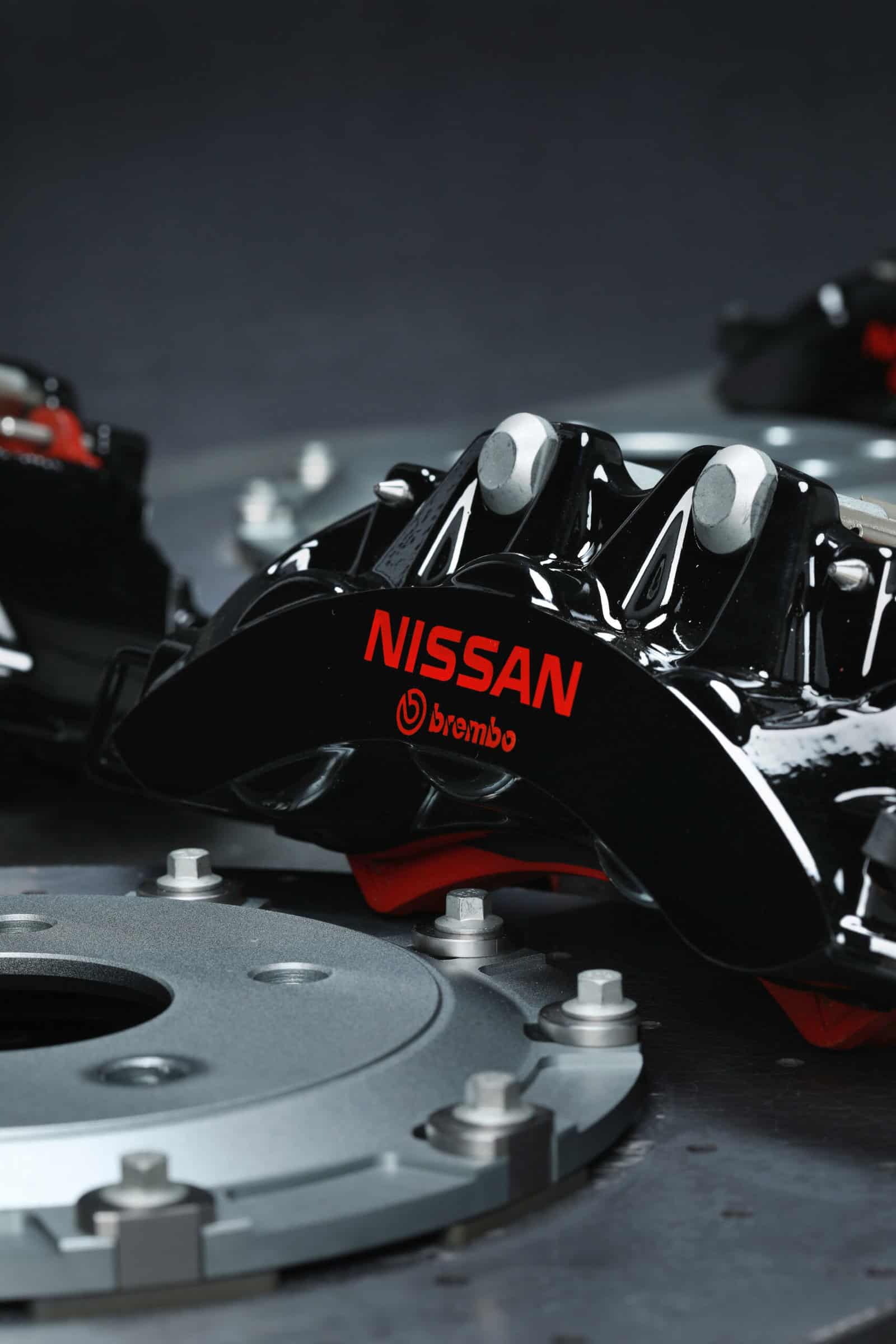 R35 GTR Carbon Ceramic Brake Kit – Skyline R32-R34 | Black with Black Hat - Image 6