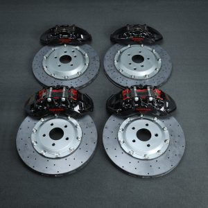 R35 GTR Carbon Ceramic Brake Kit – Skyline R32-R34 | Black with Black Hat